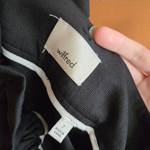 Aritzia Paperbag Shorts Wilfred Tie Waist High Rise 2 Black Pocket Bottom Short - Picture 6 of 7